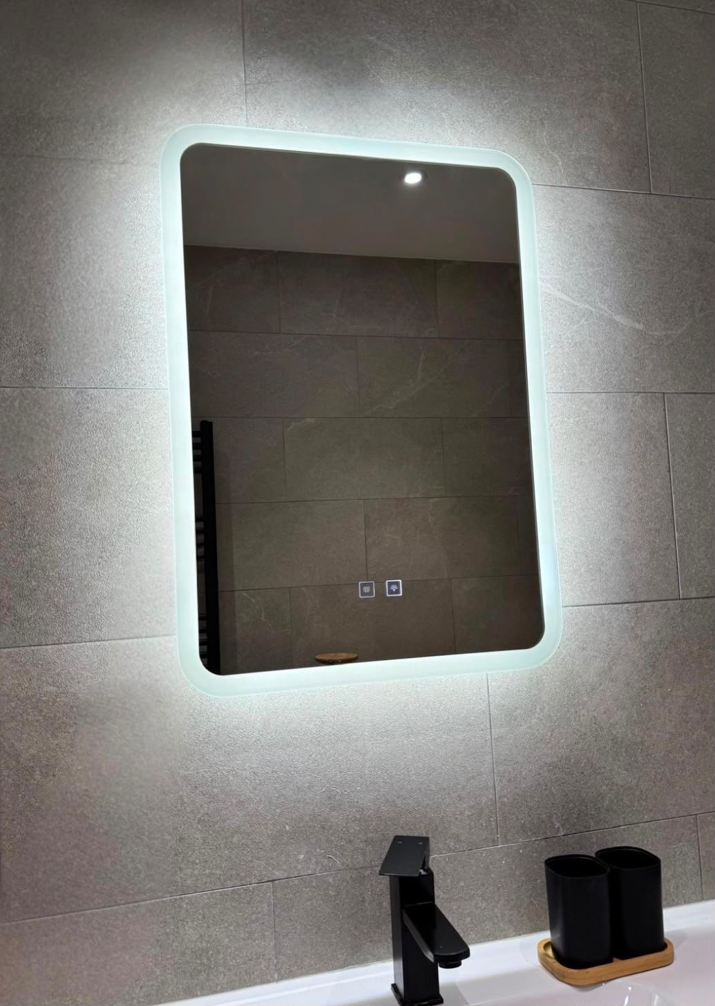 Miroir LED Alba 50 × 70 cm avec éclairage réglable et anti-buée