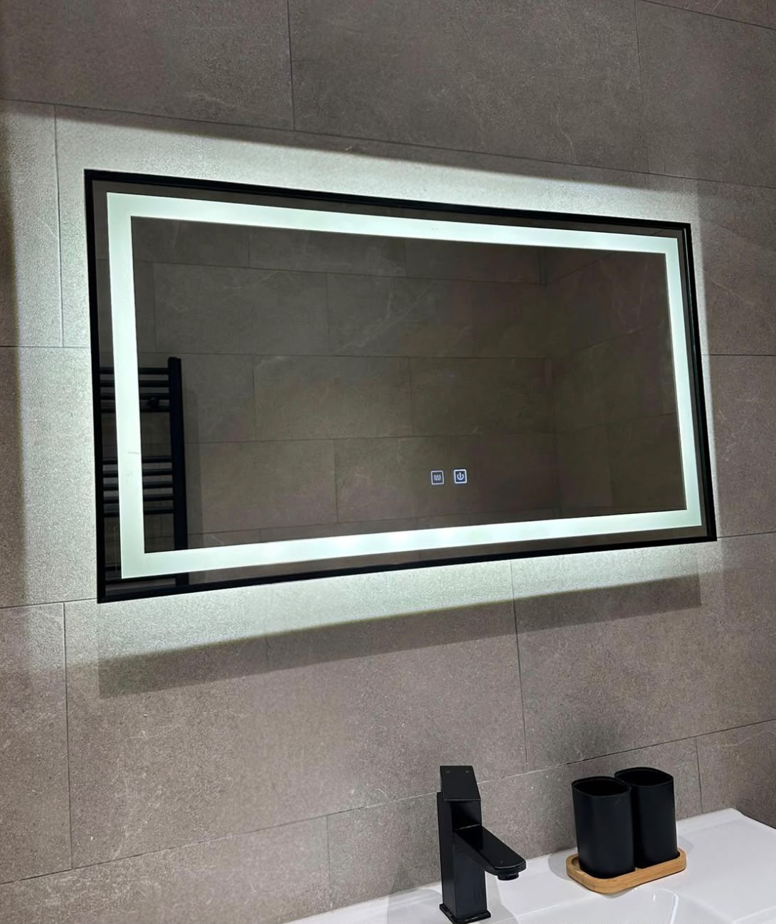 Miroir LED Alma 90 × 50 cm avec éclairage réglable et anti-buée