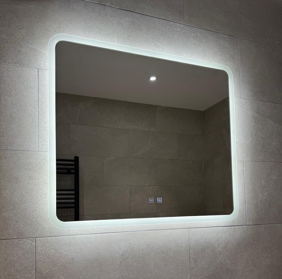 Miroir LED Lumina 80 × 70 cm avec éclairage réglable et anti-buée