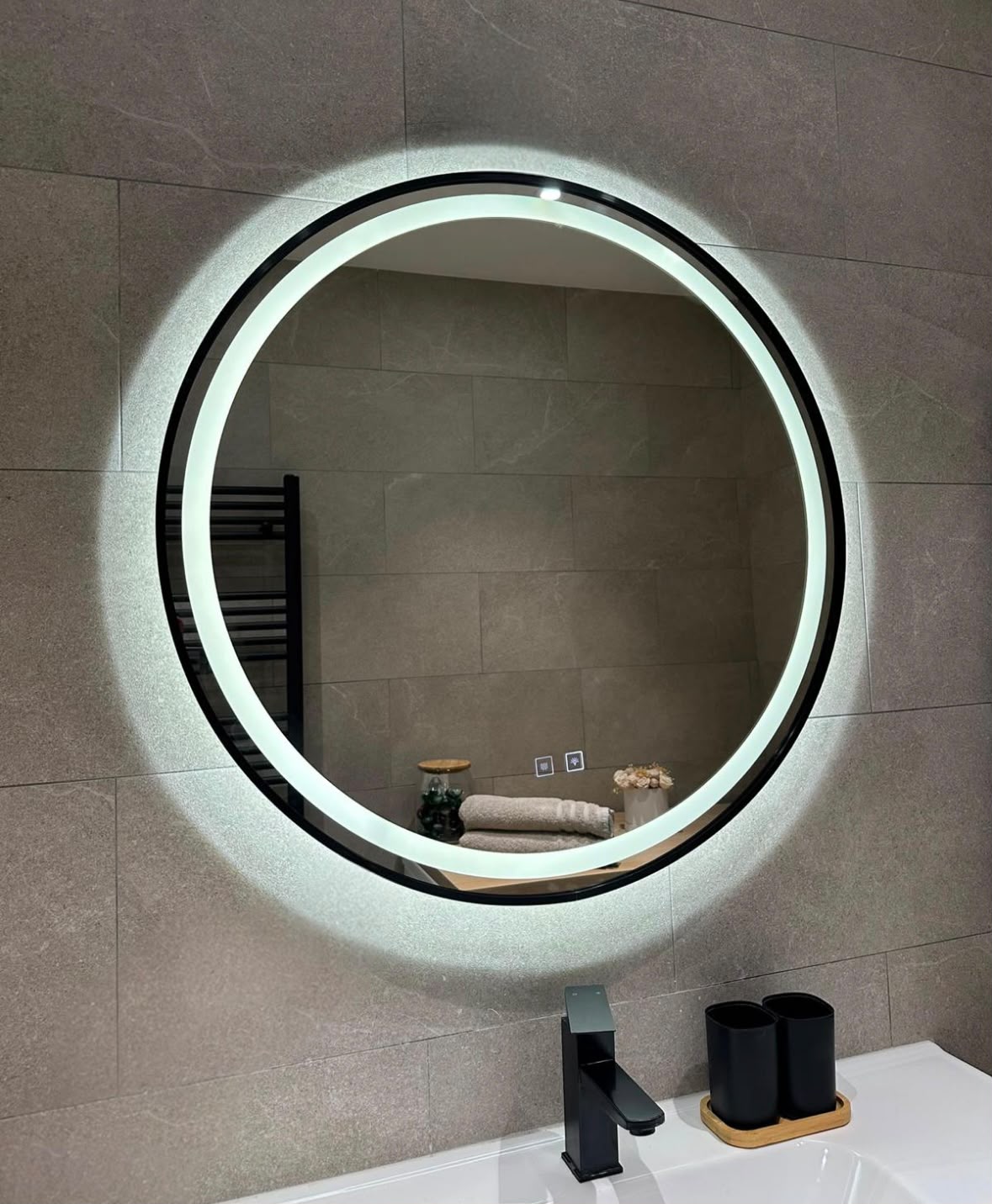 Miroir LED Vela Ø 80 cm avec éclairage réglable et anti-buée